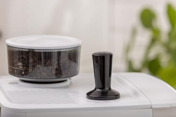 Кавоварка Gorenje ріжкова 2.5л, кавомолка 0,25л, капучинатор, кнопочне керування, білий