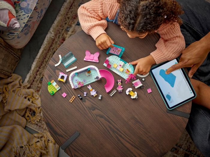 Конструктор LEGO Disney Classic Готель Мінні для домашніх улюбленців