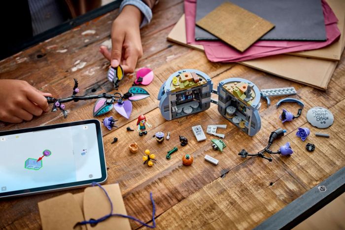 Конструктор LEGO Disney Classic Квітковий горщик Саллі