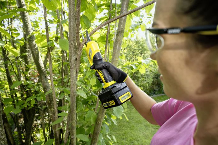 Секатор акумуляторний Karcher TLO 2-18 18В 2,5см 1.09кг без АКБ та ЗП