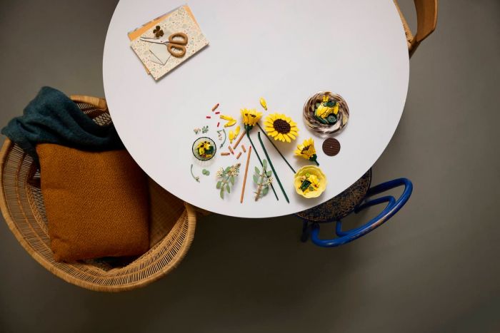 Конструктор LEGO Botanicals Букет соняшників