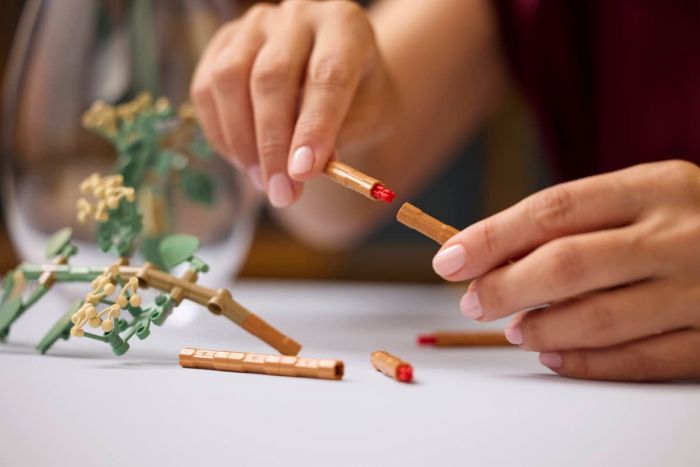 Конструктор LEGO Botanicals Букет соняшників