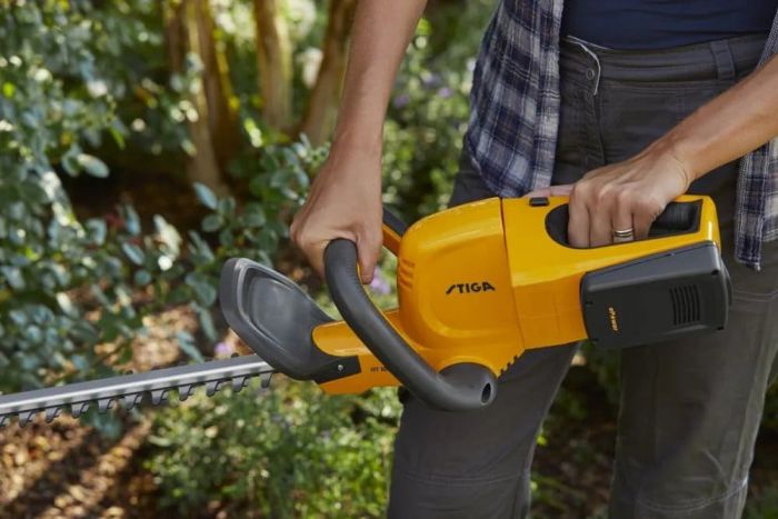 Кущоріз акумуляторний STIGA HT100eKit 20В 2А·год 50см крок різу 18мм ЗП 2.2кг