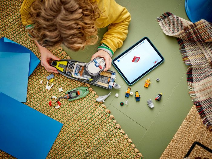 Конструктор LEGO City Переслідування на поліцейському катері