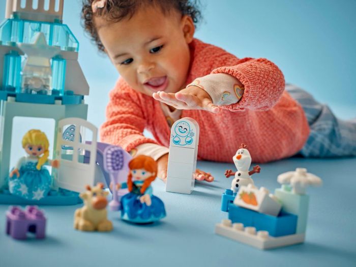 Конструктор LEGO DUPLO Disney Вечірка у крижаному палаці Ельзи та Анни