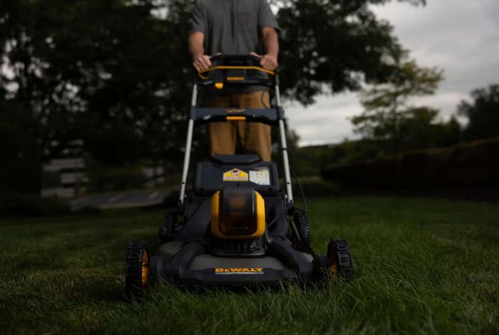 Газонокосарка акумуляторна DeWalt XR FLEXVOLT 54В 53см 67л 25-102мм 26кг без АКБ та ЗП