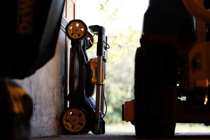 Газонокосарка акумуляторна DeWalt XR FLEXVOLT 54В 53см 67л 25-102мм 26кг без АКБ та ЗП