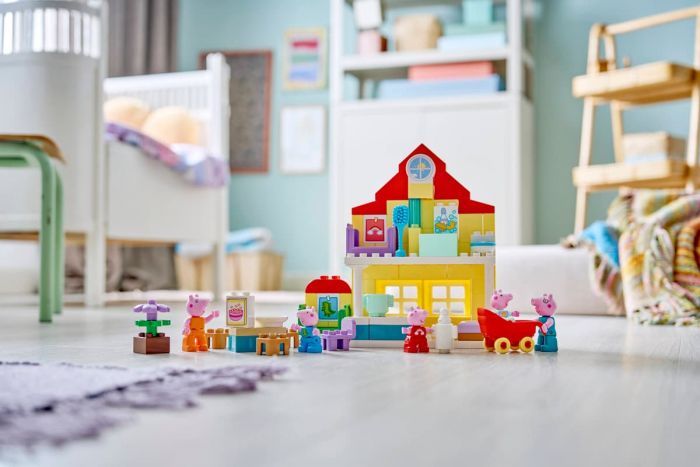 Конструктор LEGO DUPLO Peppa Pig Сімейний будинок