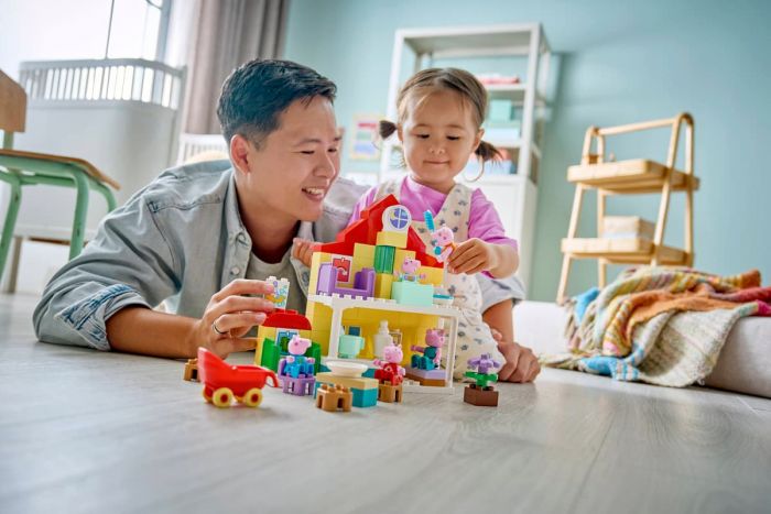 Конструктор LEGO DUPLO Peppa Pig Сімейний будинок