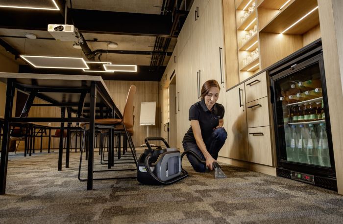 Пилосос професійний акумуляторний Karcher Puzzi 2/1 Bp 36Вт 16кПа контейнер 1.7/2.9л вологе/сухе прибирання  3.74кг