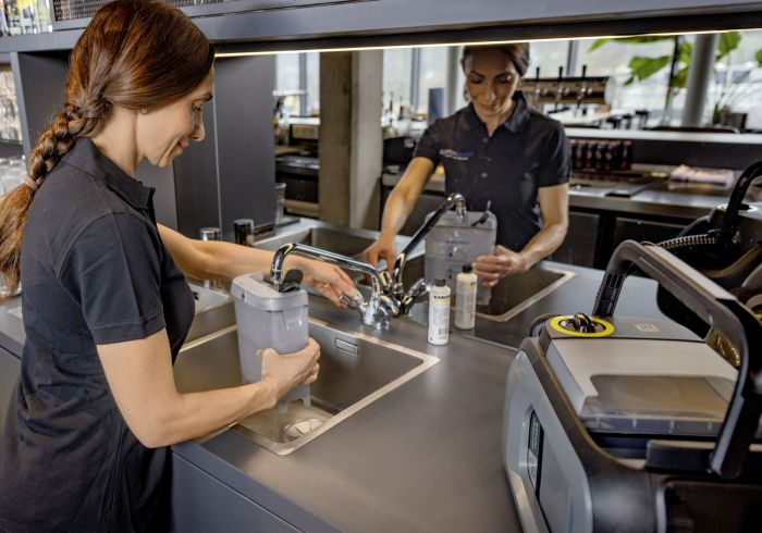 Пилосос професійний акумуляторний Karcher Puzzi 2/1 Bp 36Вт 16кПа контейнер 1.7/2.9л вологе/сухе прибирання  3.74кг