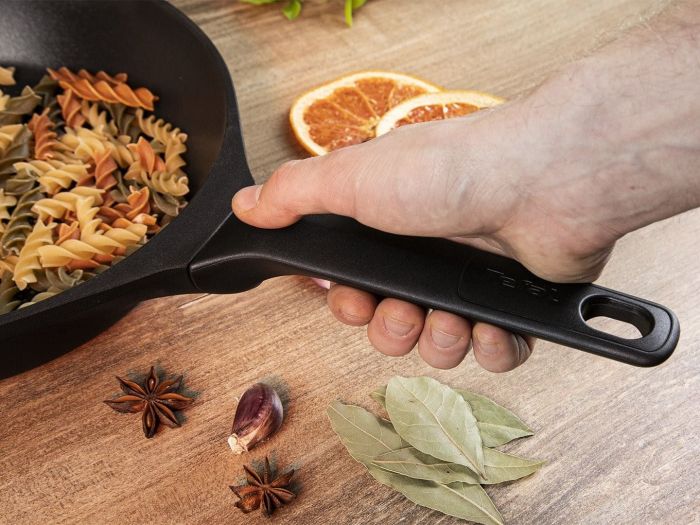 Сковорода Tefa DELICIO, 24см, алюміній, бакеліт, чорний