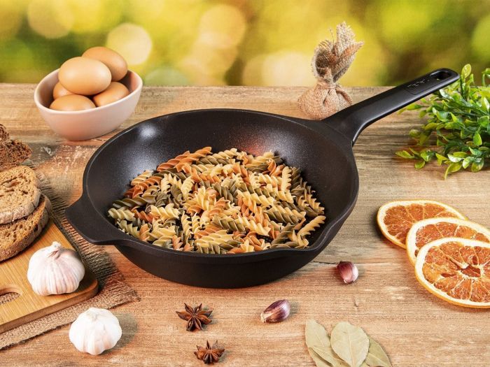 Сковорода Tefa DELICIO, 20см, алюміній, бакеліт, чорний