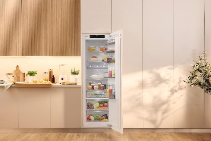 Холодильна камера Gorenje вбудована, 177х55х54см, 1 двері, 300л, А+, FrostLess , Зона св-ті, Внутр. Диспл, Wi-Fi, Білий