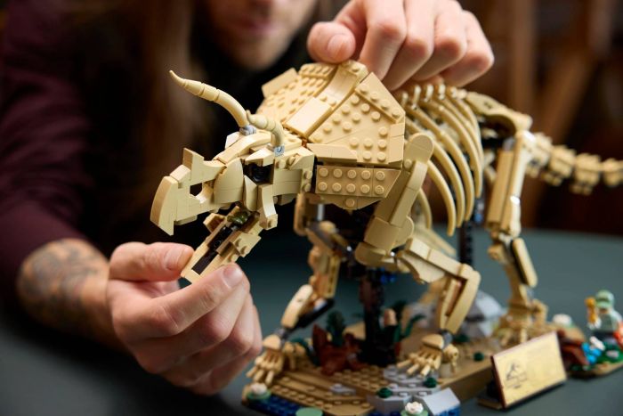 Конструктор LEGO Jurassic World Скамянілості динозаврів: трицератопс