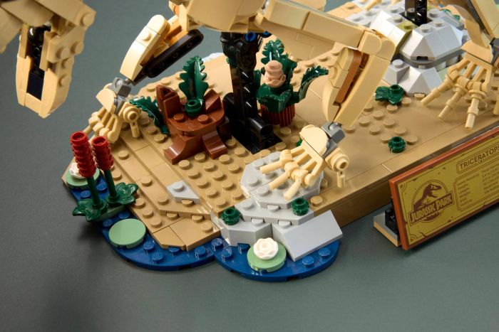 Конструктор LEGO Jurassic World Скамянілості динозаврів: трицератопс