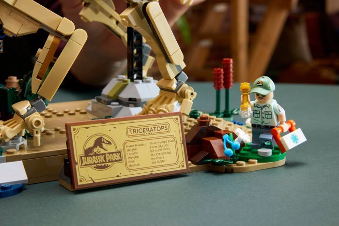 Конструктор LEGO Jurassic World Скамянілості динозаврів: трицератопс