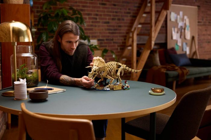 Конструктор LEGO Jurassic World Скамянілості динозаврів: трицератопс