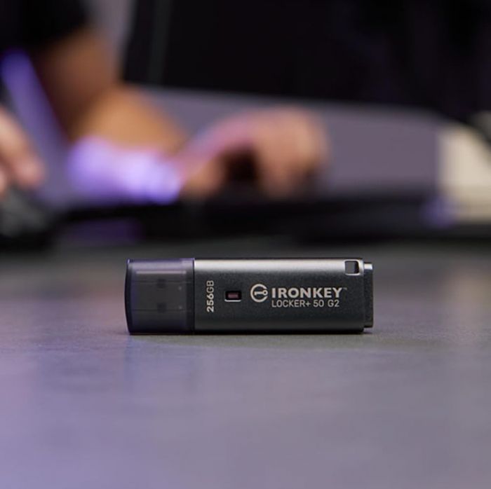 Накопичувач Kingston   32GB USB 3.2 Type-A Gen1 IronKey Locker+ 50 G2