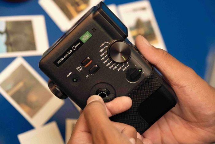 Фотокамера миттєвого друку Fujifilm Instax Mini Evo Cinema