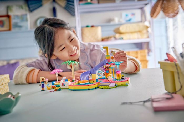 Конструктор LEGO Friends Веселий день в аквапарку