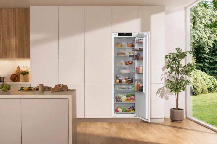 Холодильна камера Gorenje вбудована, 177х55х54см, 1 двері, 300л, А+, FrostLess , Зона св-ті, Внутр. Диспл, Wi-Fi, Білий