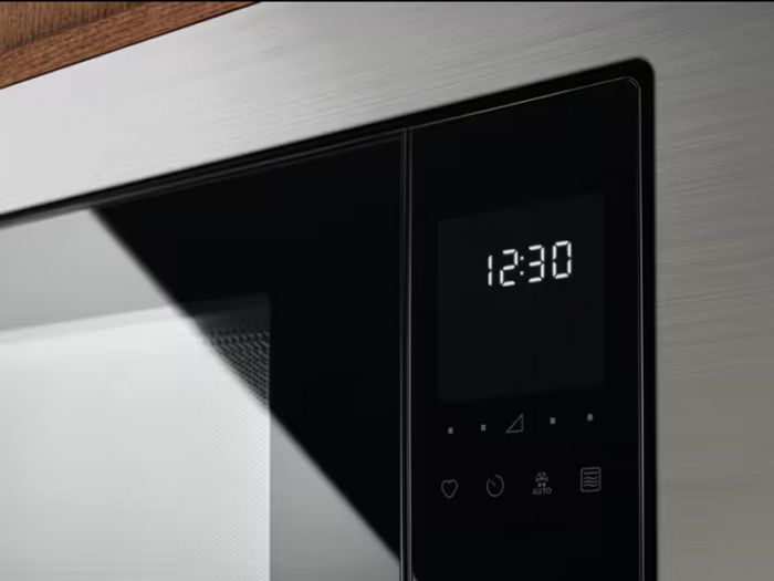 Мікрохвильова піч Electrolux вбудована, 25л, електрон. керування, 900Вт, гриль, дисплей, нерж