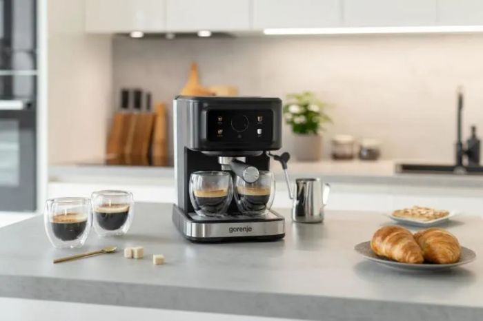 Кавоварка Gorenje ріжкова 1.5л, мелена, ручний капучинатор, чорний