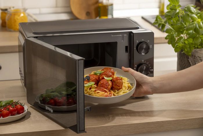 Мікрохвильова піч Gorenje, 20л, мех. керув., 700Вт, чорний