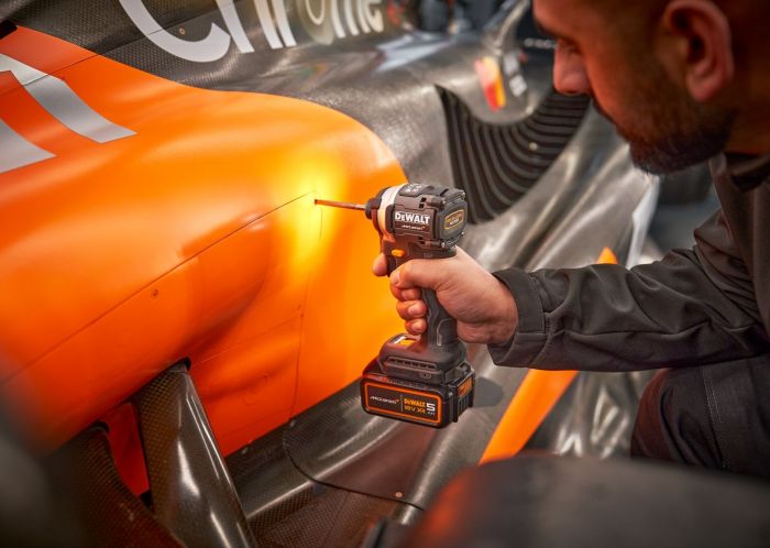 Шурупокрут-дриль ударний акумуляторний DeWALT McLaren F1 TEAM LIMITED EDITION 18В 2х5А·год 205Нм 1000-2800-3250об/хв кейс ЗП 1.0кг