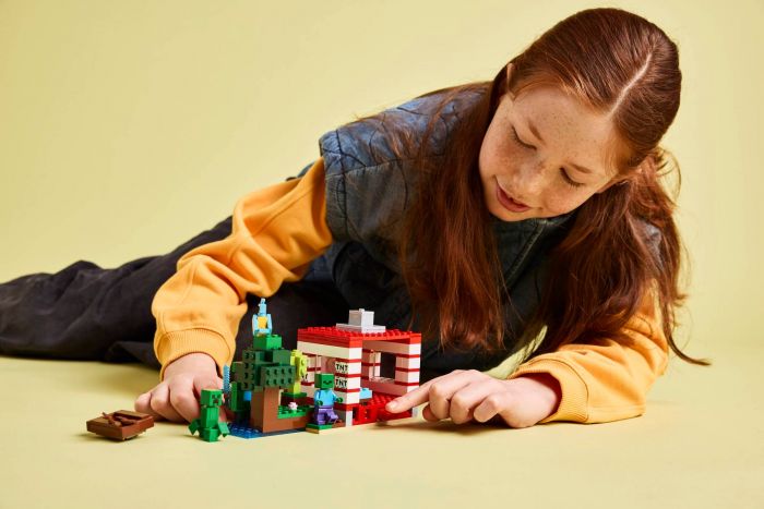 Конструктор LEGO Minecraft Будинок з вибухівки в джунглях