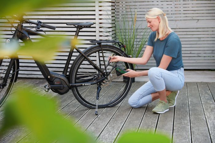 Компресор автомобільний акумуляторний Bosch EasyPump, 3.6 В, 3А·год, 10.3 бар, 10 л/хв, 0.4кг