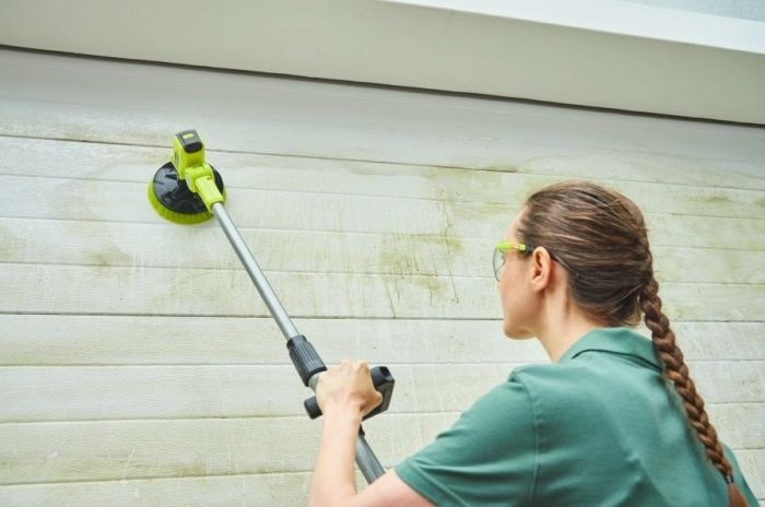 Щітка акумуляторна телескопічна Ryobi ONE+ R18TPS 18В диск 15см 210об/хв 1-1.4м IPX7 2.1кг без АКБ та ЗП