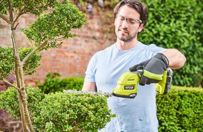 Ножиці для трави акумуляторні Ryobi ONE+ RY18GSA-0 18В + насадка кущоріз 20см крок різу 10мм 1кг без АКБ та ЗП