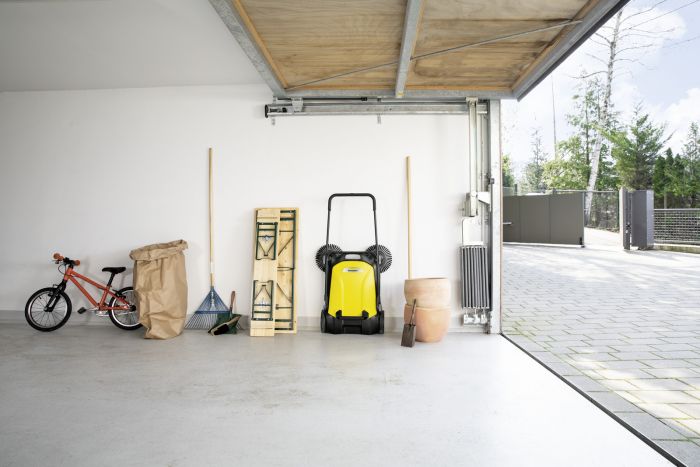 Підмітальна машина Karcher S 4 Twin ручна захват 68см контейнер 20л 10.2кг