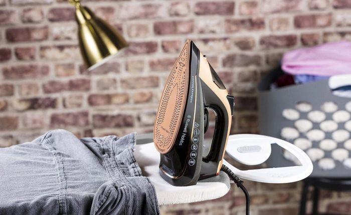 Праска Russell Hobbs Copper Express, 2600Вт, 315мл, паровий удар -150гр, постійна пара - 40гр, керам. підошва, чорно-коричневий