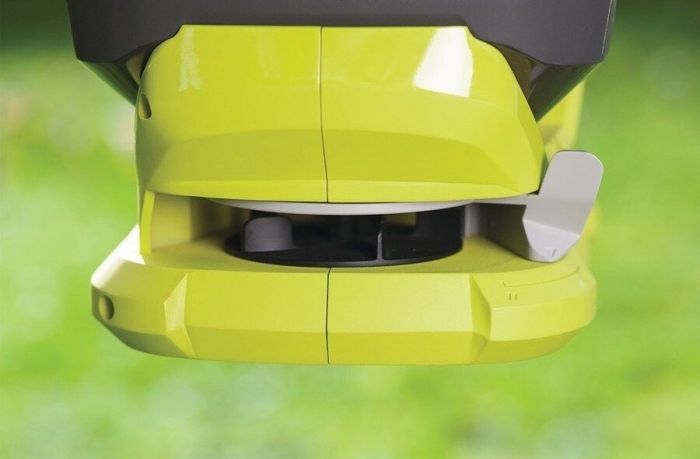 Сівалка акумуляторна Ryobi ONE+ OSS1800 18В 4л розкид до 3.5м 1.4кг без АКБ та ЗП
