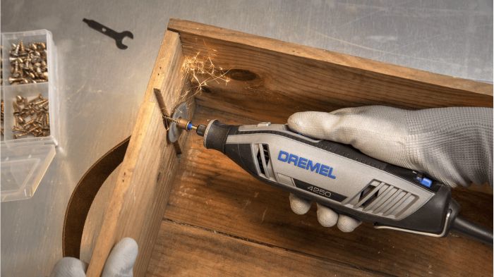 Шліфмашина шліфувально-гравірувальна Dremel 4250 3-45 175В 5000-35000об/хв 45 насадок + 3 приставок кейс 0.70кг