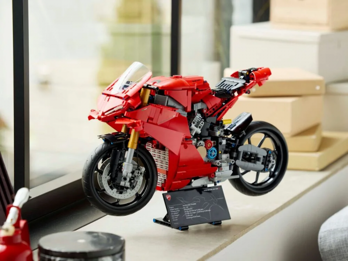 Конструктор LEGO Technic Мотоцикл Ducati Panigale V4 S