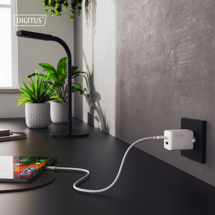 Зарядний пристрій DIGITUS GaN 1хUSB-C, 1хUSB-A, 45W