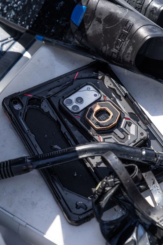 Чохол-осушувач UAG для смартфону з технологією DRYOUT® Active Moisture-Removal, Black