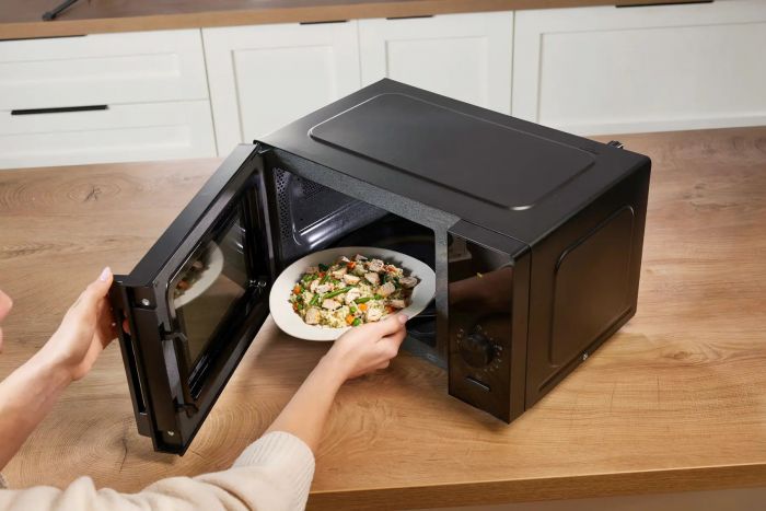 Мікрохвильова піч Gorenje, 20л, мех. керув., 700Вт, гриль, інвертор, чорний