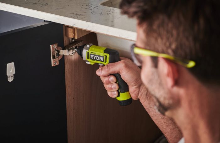 Викрутка акумуляторна Ryobi USB Lithium RSD4-120T 4В 1х2А·год 5Нм 200об/хв 10 біт 0.31кг кейс