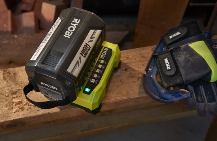 Зарядний пристрій Ryobi Max Power RY36C60A 36В 6А швидкозарядний